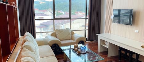 Deluxe Double Room | Living area