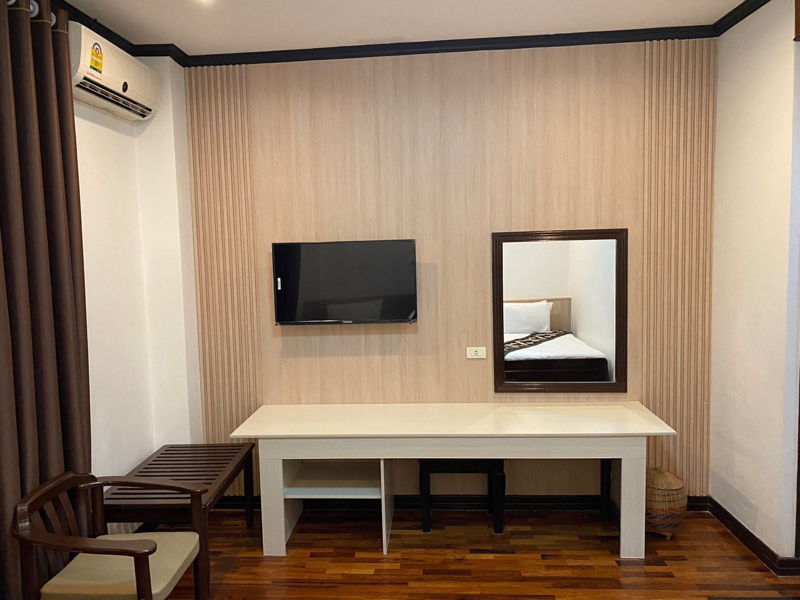 Classic Twin Room | Desk, laptop workspace, blackout drapes, iron/ironing board