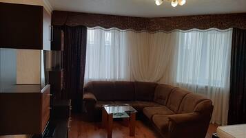 Classic-Apartment, Mehrere Betten, Nichtraucher, Stadtblick | 1 Schlafzimmer, individuell eingerichtet, Schreibtisch