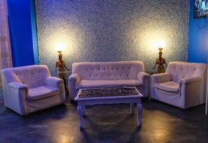 Lobby sitting area - Grand Nile Plaza (Cairo)