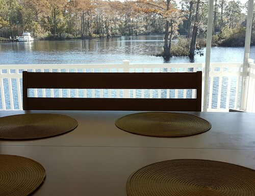 The Grey Goose (Waterfront) Historic New Bern - Private Beach - BRING YOUR BOAT!