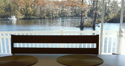 The Grey Goose (Waterfront) Historic New Bern - Private Beach - BRING YOUR BOAT!