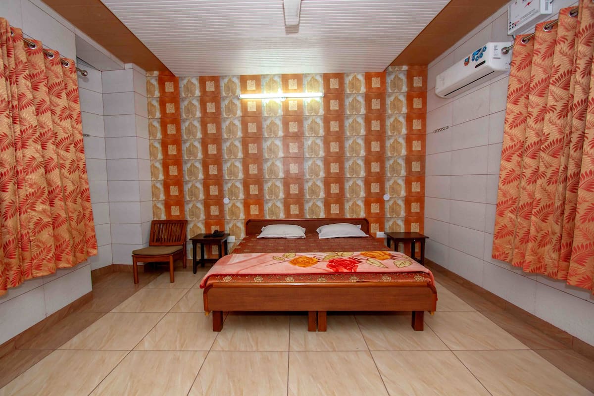 Chambre Double Classique, 1 très grand lit, non-fumeur