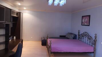 Basic-Zimmer, Nichtraucher, Stadtblick | 1 Schlafzimmer, Allergikerbettwaren, Schreibtisch