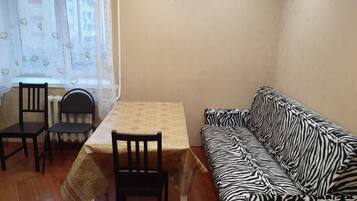 Design-Apartment, 2 Queen-Betten | Eigene Küche | Großer Kühlschrank, Mikrowelle, Ofen, Herdplatte