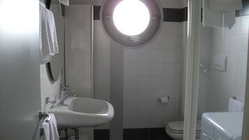 Apartment | Badezimmer | Dusche, Haartrockner, Bidet, Handtücher