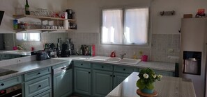 Fridge, microwave, oven, stovetop - Detached house 5 minutes walk from the beach (Moliets-et-Maa)