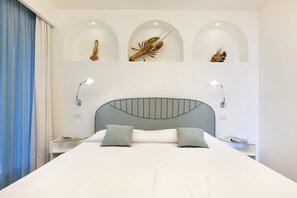 7 bedrooms, in-room safe, iron/ironing board, travel crib - AMORE RENTALS -Villa Giove with Private Swimming Pool, Sea View, Jacuzzi and Breakfast, Near the Sea (Nerano)
