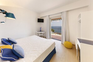 7 bedrooms, iron/ironing board, free WiFi, bed sheets - AMORE RENTALS -Villa Giove with Private Swimming Pool, Sea View, Jacuzzi and Breakfast, Near the Sea (Nerano)