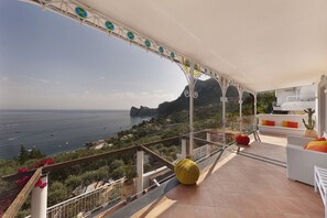Property grounds - AMORE RENTALS -Villa Giove with Private Swimming Pool, Sea View, Jacuzzi and Breakfast, Near the Sea (Nerano)