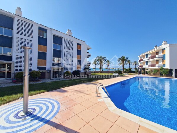 Pool - Flat in Regueral, 1º line of the beach, terrace (Cambrils)