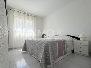 2 bedrooms, iron/ironing board - Cambrils Park building, swimming pool, parking, Zona Horta (Cambrils)