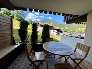 Outdoor dining - Cozy studio 4 pers, ski-in/ski-out, terrace, garage, WIFI (La Clusaz)