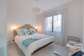 3 bedrooms, desk, iron/ironing board, travel crib