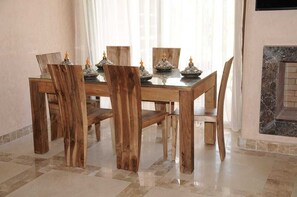 Dining - magnificent villa in the Jardins de l Atlas golf resort in Marrakech (MARRAKECH)