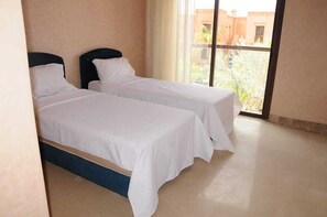 3 bedrooms, iron/ironing board, WiFi, bed sheets