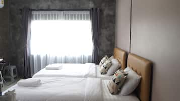 Quadruple Room | Desk, blackout curtains, free WiFi, bed sheets