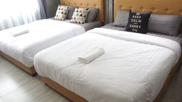 Escritorio, cortinas blackout, wifi gratis y ropa de cama