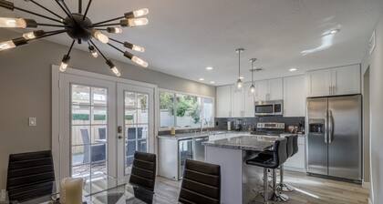3 Bed/ 2.5 Bath Newly Remodeled Townhome Near OldTown Scottsdale/Chaparral Park