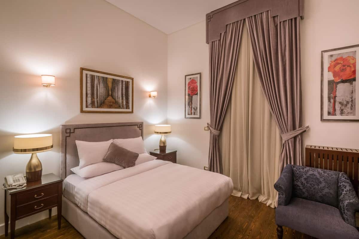 Hochwertige Bettwaren, Minibar, Zimmersafe, Verdunkelungsvorhänge