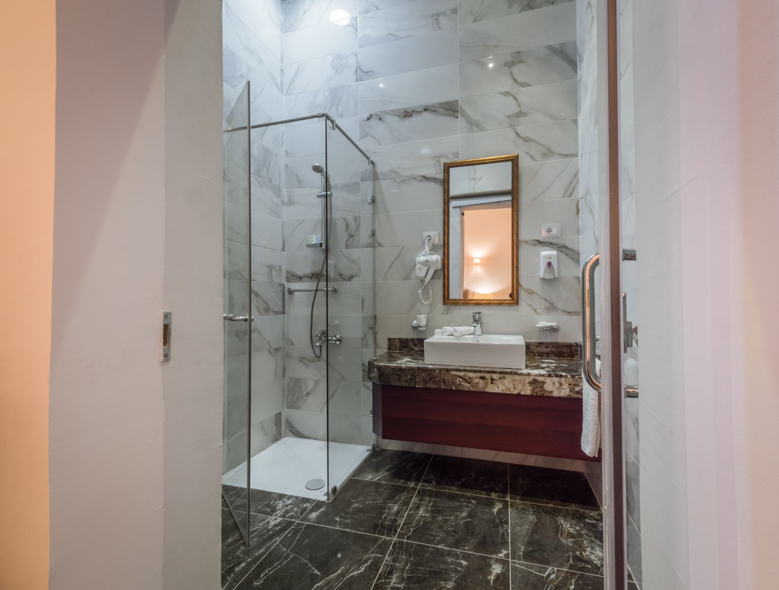 Foto - 1920s Boutique Hotel and Restaurants