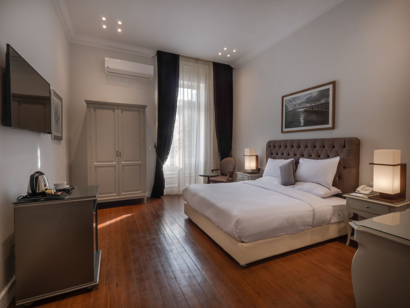 高級寢具、迷你吧、客房內保險箱、遮光布/窗簾