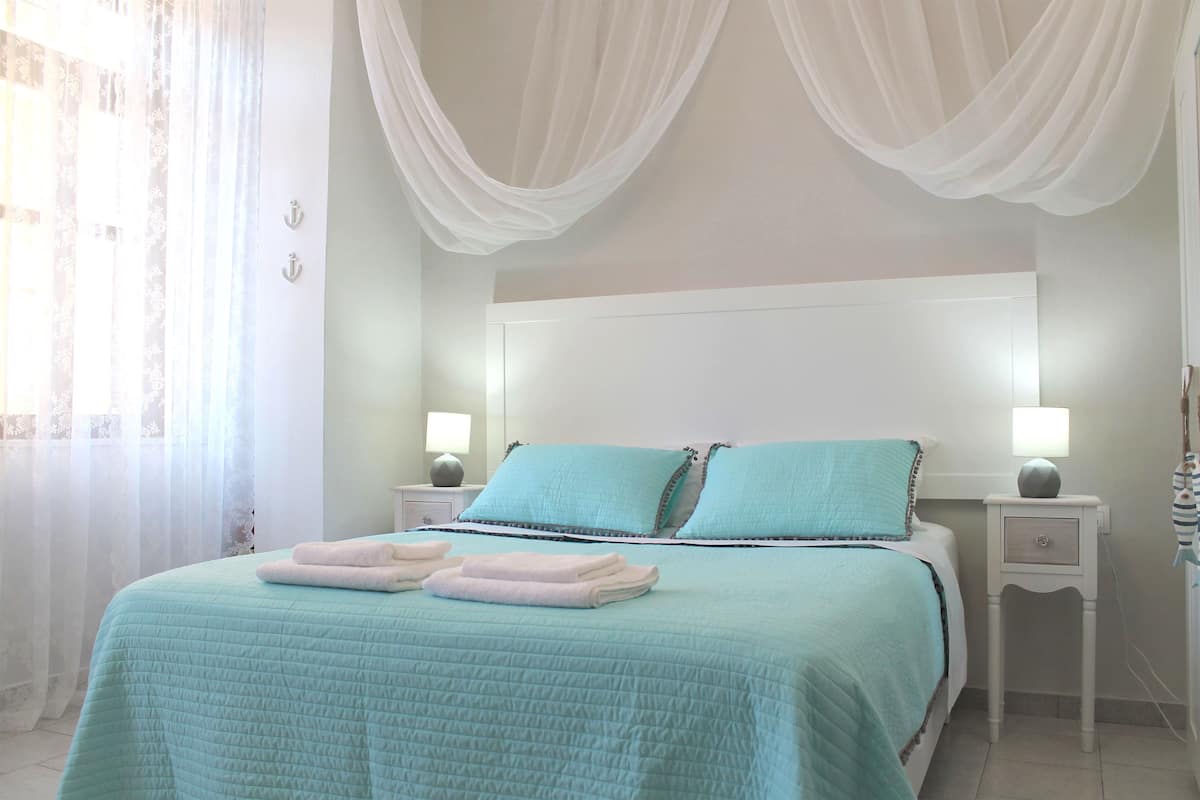 Premium bedding, minibar, individually decorated, individually furnished