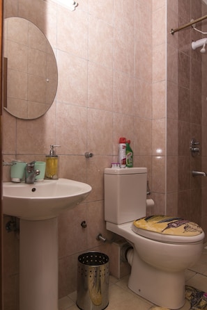 Apartment, Garden View | Bathroom