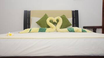 Soundproofing, free WiFi, bed sheets