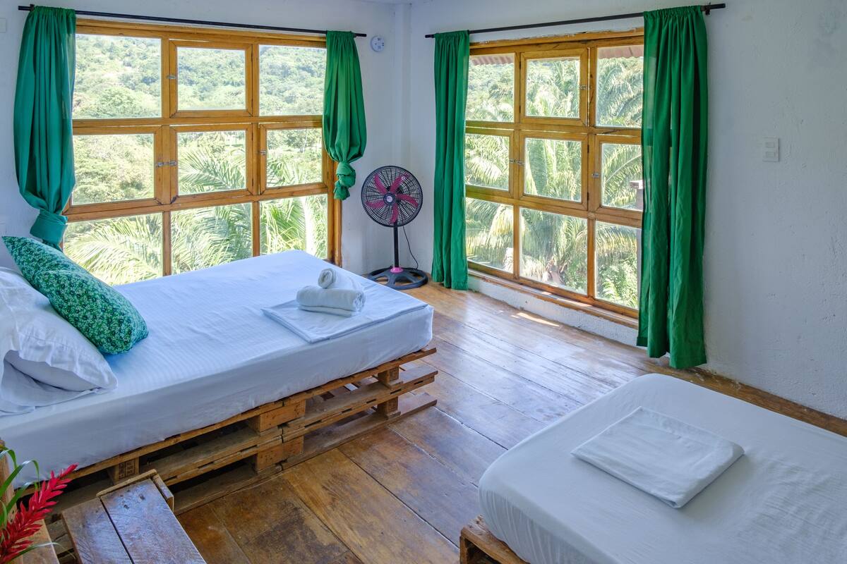Panoramic-Dreibettzimmer, Mehrere Betten, Nichtraucher, Bergblick