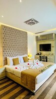 1 bedroom, premium bedding, Select Comfort beds, minibar