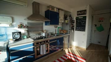 Refrigerador, horno, lavavajillas, cafetera/tetera