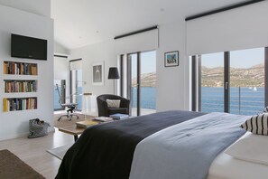 4 bedrooms, desk, iron/ironing board, free WiFi - Beachfront Villa Poseidon with Heated Pool (Žrnovo)