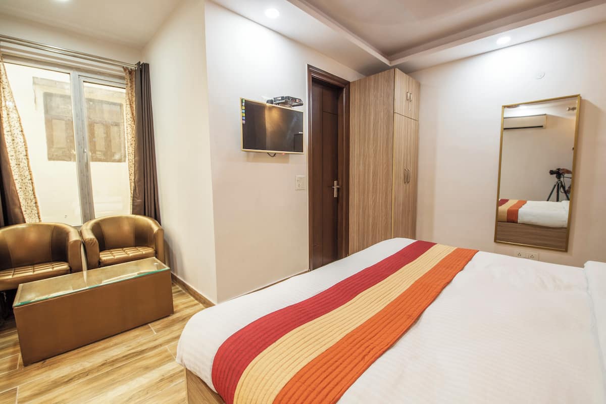 Habitació superior, 1 llit de matrimoni gran, fumadors, vistes al jardí | Bany | Dutxa, tovalloles, sabó i xampú