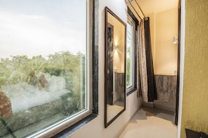Habitació doble executiva, vistes a la ciutat | 1 dormitori, llençols de cotó egipci i roba de llit d'alta qualitat