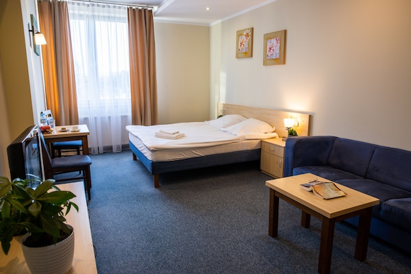 Double Room Single Use, 1 Katil Raja (King) | Meja, Wi-fi percuma, cadar katil, akses kerusi roda