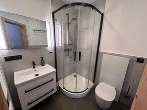 Shower, hair dryer, towels, soap - Experience with us the Harz im Glück! Vacation for two in Wernigerode! (Wernigerode)