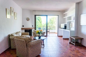 TV, lareira, mesa de pingue-pongue, aparelho de som