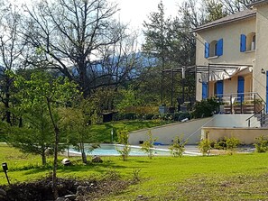 Piscina all'aperto, una piscina riscaldata
