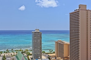 Exterior - Waikiki Banyan - Ocean View, Free Parking, Beach Gear plus lots of extras! (Honolulu)