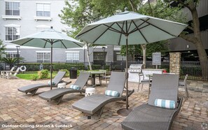 Pool, Gas Grill - Spacious 2BR+2BA apartment in the hearth of Medical Center (Houston)
