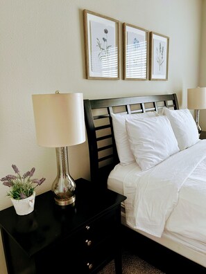 2 bedrooms, desk, iron/ironing board, free WiFi - Spacious 2BR+2BA apartment in the hearth of Medical Center (Houston)
