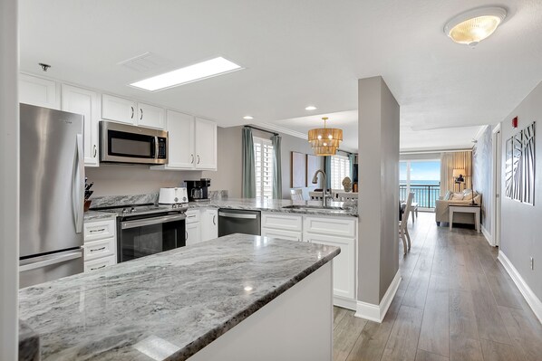 Refrigerador, microondas, horno y parrilla de estufa 