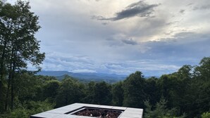 Property grounds - Pisgah View Cabin - Year round Mountain View  - Convenient location (Hendersonville)