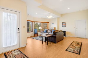 A spacious living room with a sofa set, a coffee table, and a fireplace. - Pisgah View Cabin - Year round Mountain View  - Convenient location (Hendersonville)