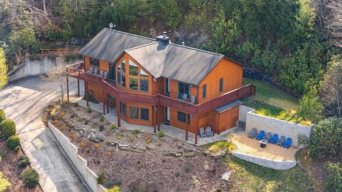 Pisgah View Cabin - Year round Mountain View  - Convenient location