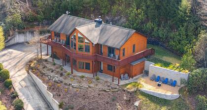 Pisgah View Cabin - Year round Mountain View - Convenient location