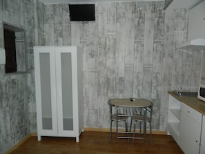 Family Apartment, 1 Bedroom | Iron/ironing board, free WiFi, bed sheets, wheelchair access - Hostal El Rincon De Carlota (Seville)