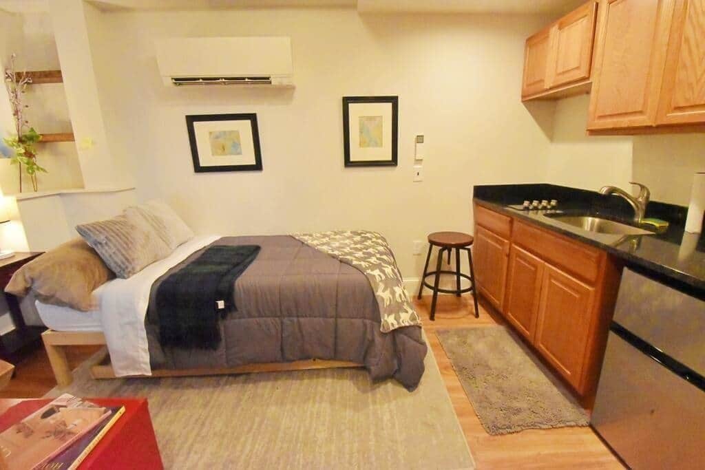 1 chambre, bureau, fer et planche à repasser, accès au Wi-Fi (inclus)