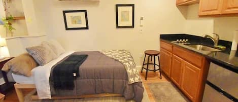 1 chambre, bureau, fer et planche à repasser, accès au Wi-Fi (inclus)